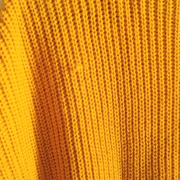 Yellow Cropped Sweater - Picture 3 of 3